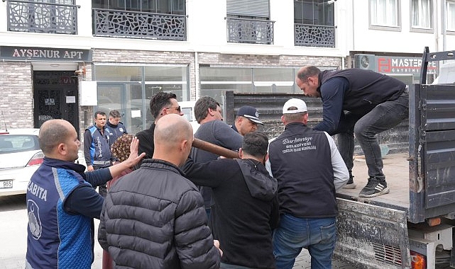 Burhaniye’de Yol ve Kaldırım İşgaline Müdahale