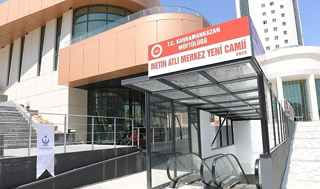 Cami Dualarla İbadete Açıldı