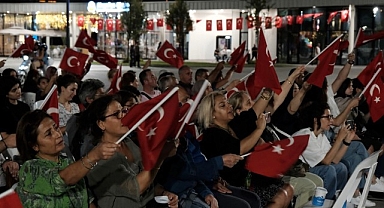 Zafer meşalesi Milli İrade Meydanı’nda yakıldı