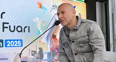 Demir Demirkan bu kez edebiyat sahnesinde hayranları ile buluştu