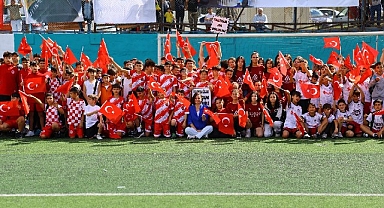 Karabağlar ’da Amatör Spor Kulüplerine Büyük Destek