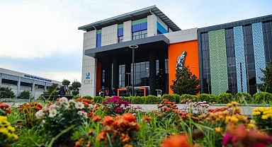 Aliağa Belediyesi’nin Yüzme Tesisleri İzmir’de Zirveye Oynuyor