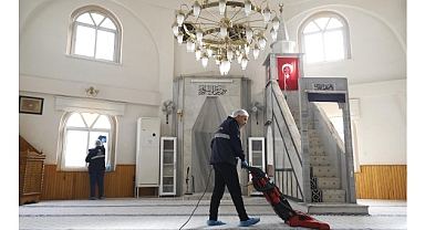 Aydın Büyükşehir Belediyesi Camilerde Temizlik Çalışmalarını Sürdürüyor