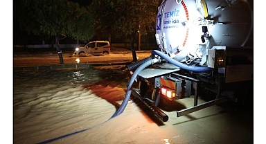 Çeşme Belediyesinden olağanüstü yağışa olağanüstü müdahale